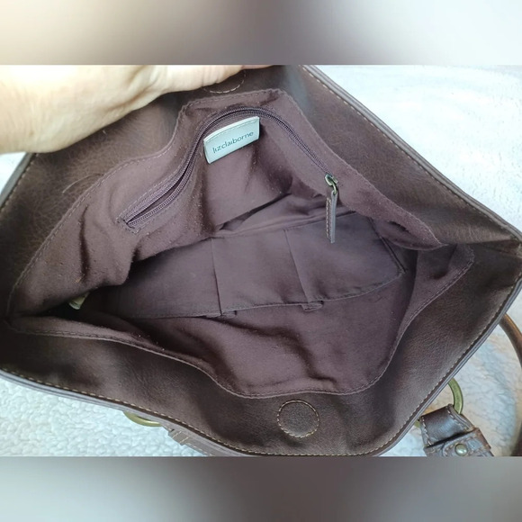 🍒 Liz Claiborne Leather Saddle Satchel Bag Purse - Picture 8 of 8